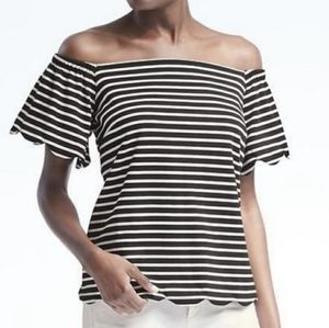 BANANA REPUBLIC Off the Shoulder Square black white stripe scallop Sz Medium